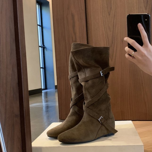 B904 BOOTS
